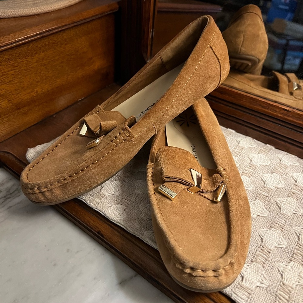 ISAAC MIZRAHI LIVE! Classic Imalia Suede Moccasins Tan Gold Women's Size 8 GUC